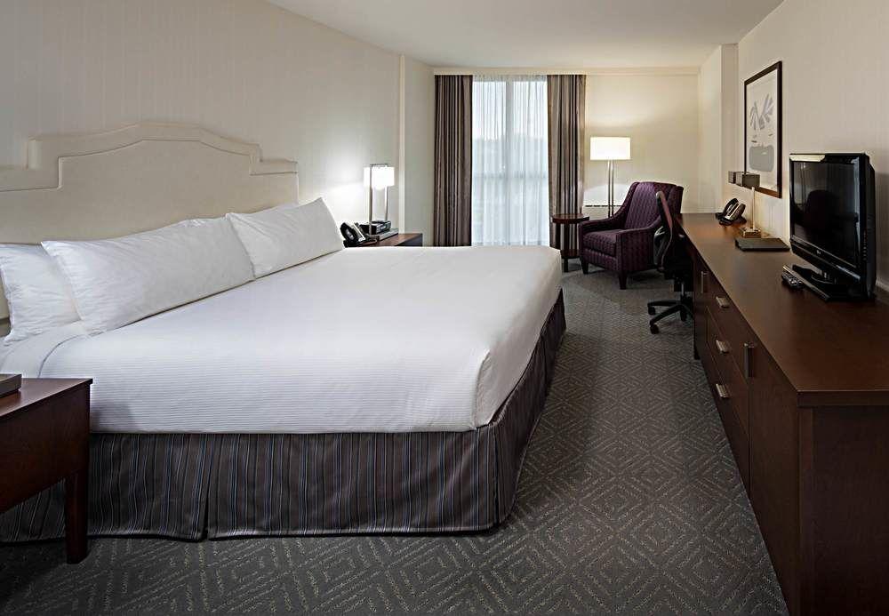 Delta Hotels By Marriott Burnaby Conference Centre Экстерьер фото