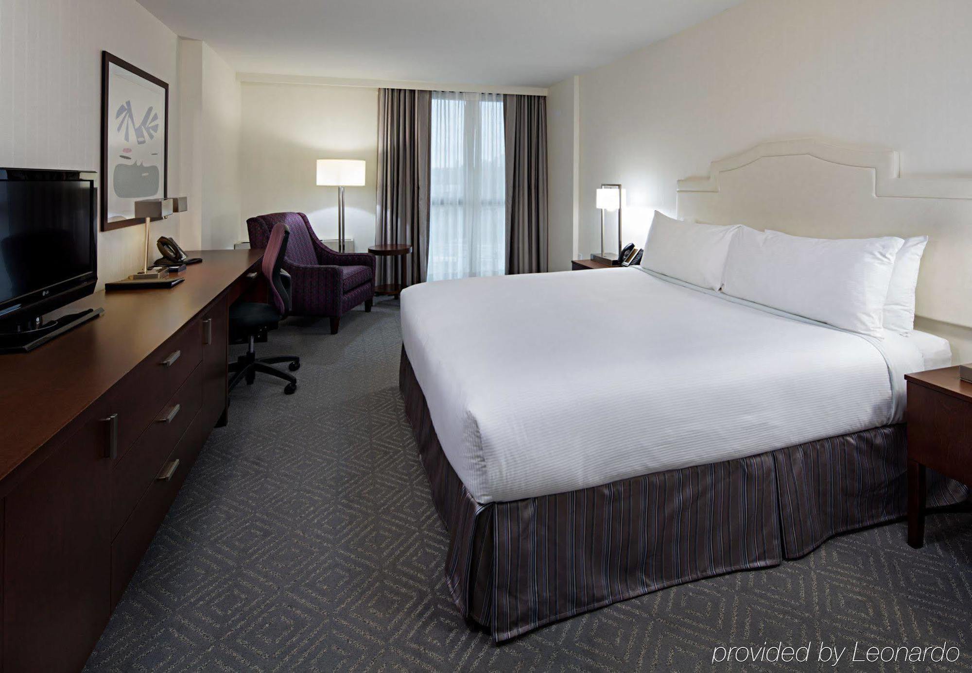 Delta Hotels By Marriott Burnaby Conference Centre Экстерьер фото